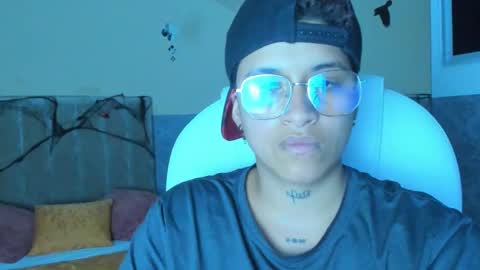 Snapshot of dominick_joness chatting on October 15, 5:00 am Dominick online show from October 15, 5:00 am