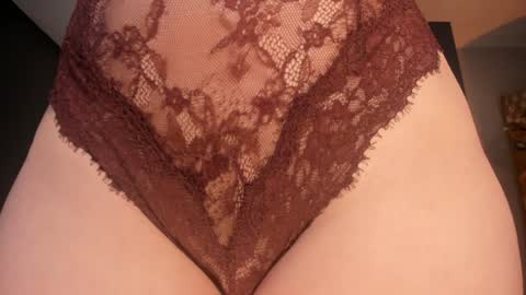 Snapshot of dominiquevega_ chatting on January 15, 3:11 am Dominique online show from January 15, 3:11 am