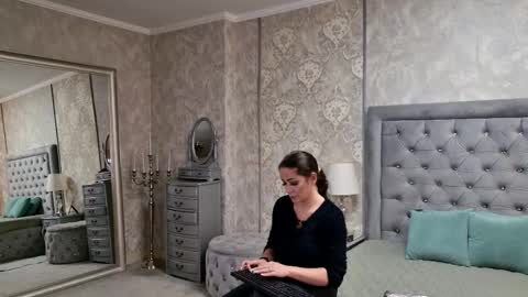 Donna online show from March 5, 7:01 pm