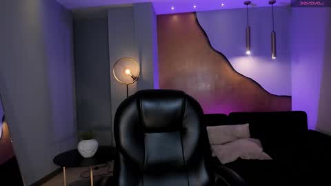  Donna Stonne  online show from March 4, 7:22 pm