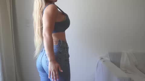 Snapshot of donnna19 chatting on October 1, 12:26 pm Donatella online show from October 1, 12:26 pm