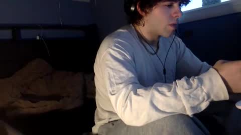 donutking42069 online show from January 7, 9:20 pm