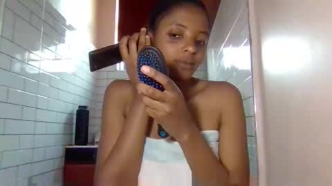 Snapshot of dora05191 chatting on September 12, 9:33 am dora05191 online show from September 12, 9:33 am