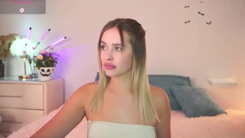 Snapshot of dorretangel chatting on October 21, 10:42 am Amy online show from October 21, 10:42 am