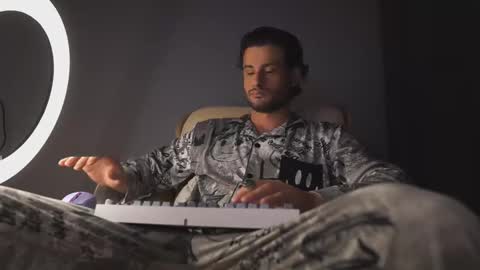 Keen online show from March 4, 9:54 pm