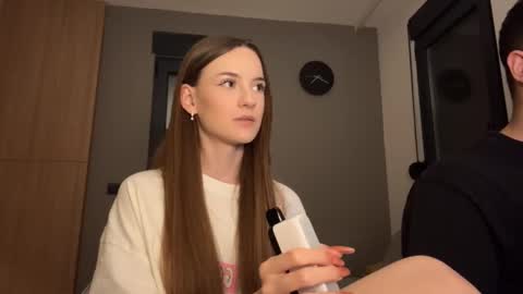 Snapshot of double_sun chatting on October 16, 6:18 pm Alice and Mark online show from October 16, 6:18 pm