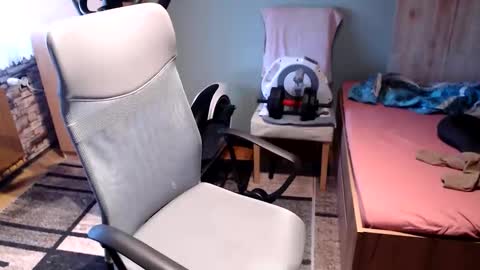 dovahkaat online show from April 11, 1:04 pm