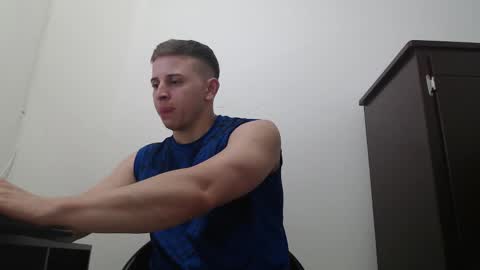 Snapshot of draco_boy2000 chatting on October 7, 10:06 pm draco_boy2000 online show from October 7, 10:06 pm