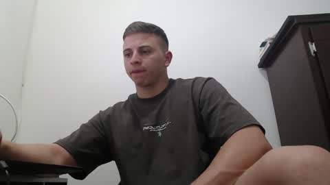 Snapshot of draco_boy2000 chatting on September 23, 9:10 pm draco_boy2000 online show from September 23, 9:10 pm