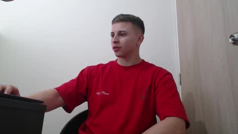 Snapshot of draco_boy2000 chatting on October 20, 9:31 pm draco_boy2000 online show from October 20, 9:31 pm
