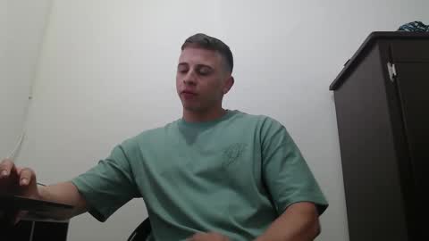 Snapshot of draco_boy2000 chatting on October 13, 9:06 pm draco_boy2000 online show from October 13, 9:06 pm