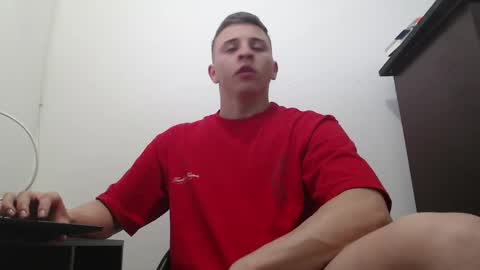 Snapshot of draco_boy2000 chatting on September 29, 9:14 pm draco_boy2000 online show from September 29, 9:14 pm