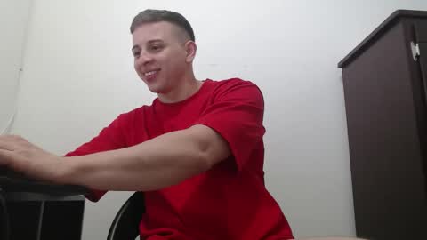 Snapshot of draco_boy2000 chatting on October 8, 10:59 pm draco_boy2000 online show from October 8, 10:59 pm