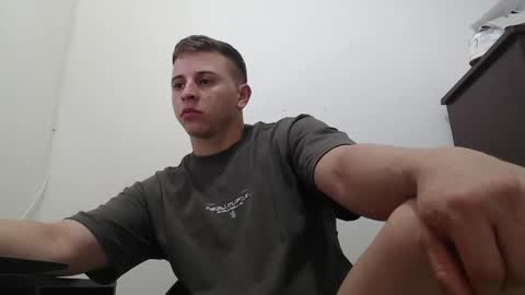 Snapshot of draco_boy2000 chatting on October 17, 9:41 pm draco_boy2000 online show from October 17, 9:41 pm