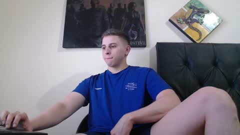 Snapshot of draco_boy2000 chatting on January 23, 7:29 pm draco_boy2000 online show from January 23, 7:29 pm