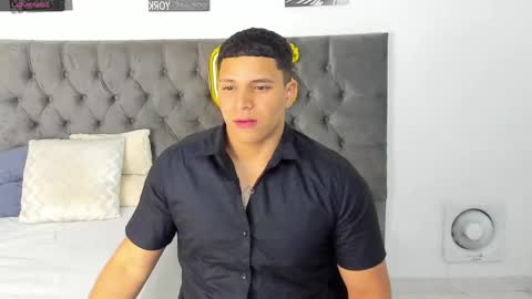 Snapshot of drakesmith01 chatting on March 10, 11:45 am Drake Smith online show from March 10, 11:45 am