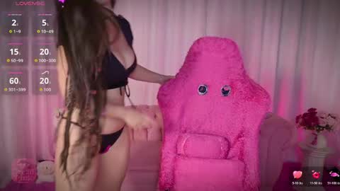 dread_pink online show from April 4, 11:01 pm