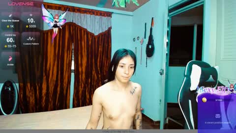 Snapshot of dream__girls69944 chatting on February 5, 8:43 am sharon online show from February 5, 8:43 am