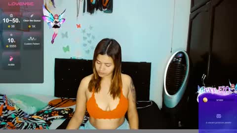 Snapshot of dream__girls69944 chatting on December 12, 10:13 am sharon online show from December 12, 10:13 am