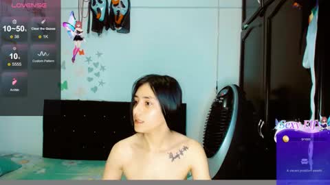 Snapshot of dream__girls69944 chatting on December 17, 10:23 am sharon online show from December 17, 10:23 am