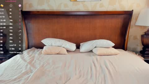 Snapshot of dream_melody chatting on October 3, 7:44 pm Hi Im Monika Welcome to my room online show from October 3, 7:44 pm