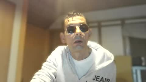 Snapshot of dreambob chatting on October 8, 7:03 am Dreambob online show from October 8, 7:03 am