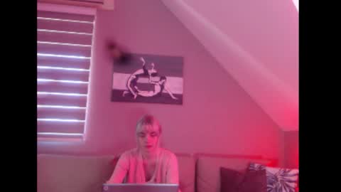 Snapshot of dreamcatcherfantasy chatting on September 19, 7:23 am A girl online show from September 19, 7:23 am