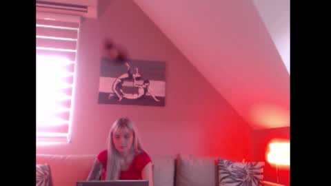 Snapshot of dreamcatcherfantasy chatting on September 30, 7:19 am A girl online show from September 30, 7:19 am