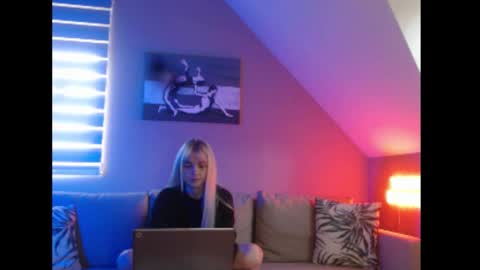 Snapshot of dreamcatcherfantasy chatting on September 29, 7:18 am A girl online show from September 29, 7:18 am
