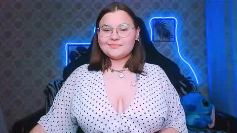 dreamforyoue2 online show from October 2, 7:45 pm