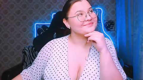 dreamforyoue2 online show from November 5, 9:28 pm