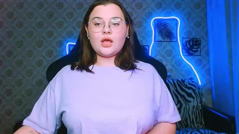 dreamforyoue2 online show from December 15, 8:38 pm