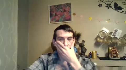Snapshot of dreamguy38 chatting on February 2, 6:47 am dreamguy38 online show from February 2, 6:47 am