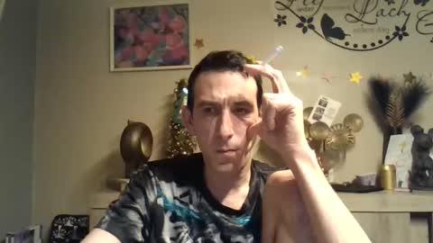 Snapshot of dreamguy38 chatting on December 19, 4:34 am dreamguy38 online show from December 19, 4:34 am
