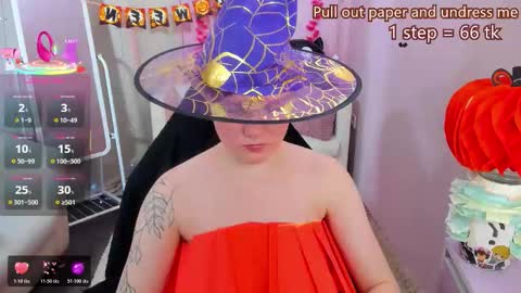 Snapshot of dreammyluna chatting on October 17, 9:19 pm Luna online show from October 17, 9:19 pm