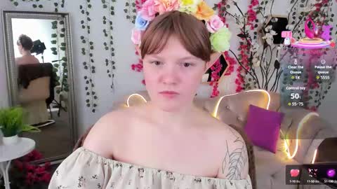 Snapshot of dreammyluna chatting on October 3, 8:39 pm Luna online show from October 3, 8:39 pm