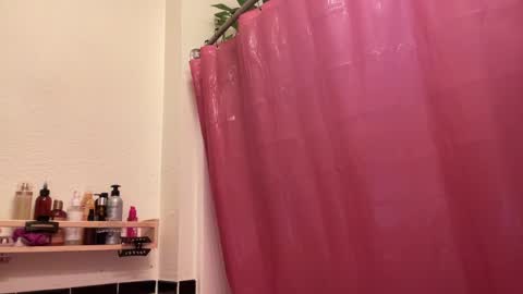 RIRI OR DREAMY online show from February 25, 3:53 pm