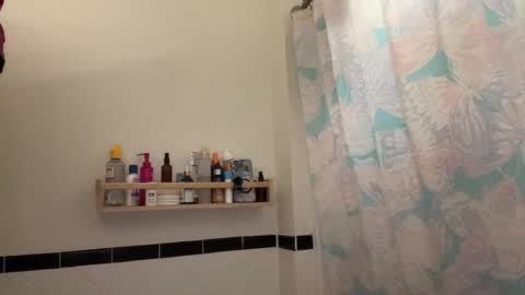 RIRI OR DREAMY online show from October 15, 11:27 pm