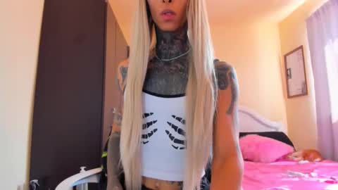 drippyorlove online show from February 17, 2:49 pm