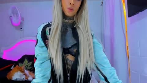 drippyorlove online show from September 23, 8:59 pm