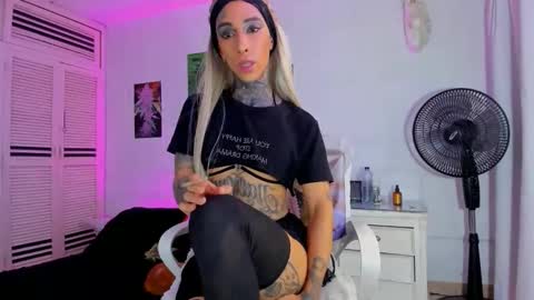 drippyorlove online show from December 2, 9:02 pm