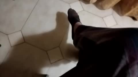 Snapshot of dthedog12 chatting on October 23, 1:40 am dthedog12 online show from October 23, 1:40 am