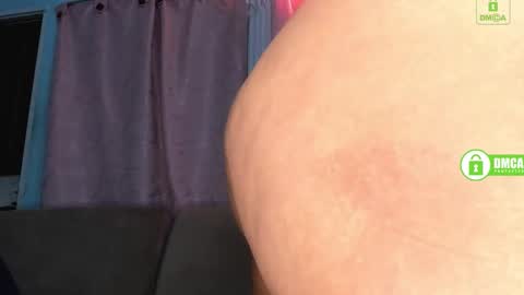 duamilktits online show from December 1, 8:12 am