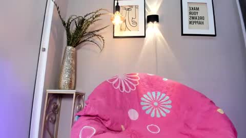Snapshot of dulce__fiore07 chatting on October 1, 12:37 pm dulce__fiore07 online show from October 1, 12:37 pm
