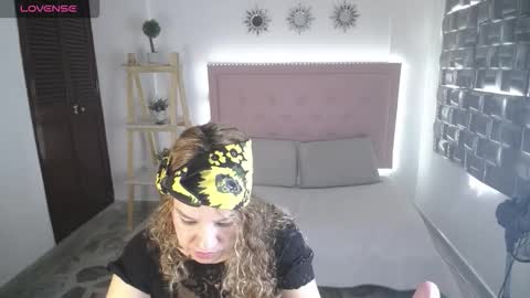 dulce__lovee online show from November 24, 6:17 pm