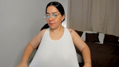 Snapshot of dulce_brithany chatting on October 23, 1:23 pm dulce brithany online show from October 23, 1:23 pm