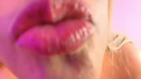 Snapshot of dulce_ferrer17 chatting on September 26, 3:31 pm Dulce online show from September 26, 3:31 pm