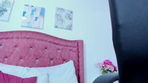 Dulce  online show from January 25, 6:24 pm