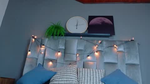 DULCE AURORA online show from February 18, 7:52 am