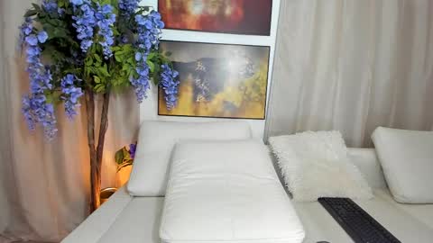 Snapshot of dulceys chatting on February 23, 6:45 pm dulceyjohn online show from February 23, 6:45 pm